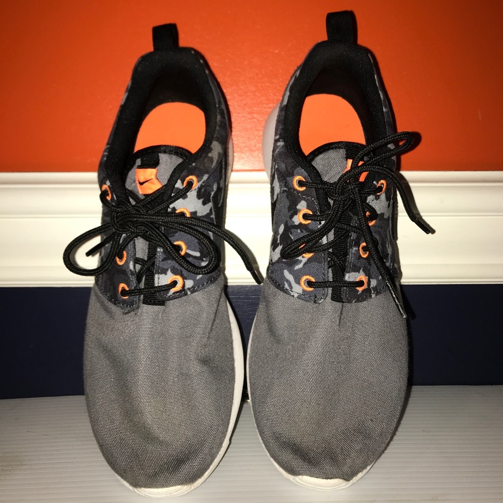 Nike Rosherun Camo GS 677782-004 running shoes